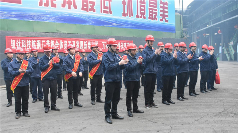 张灯结彩迎新年 齐心协力谱新篇丨集团领导大年初一开展新春慰问活动(图2) 张灯结彩迎新年 齐心协力谱新篇丨集团领导大年初一开展新春慰问活动(图2)