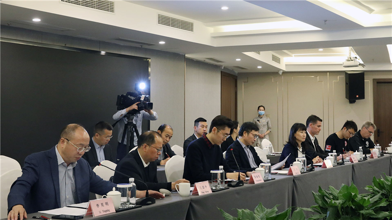 内江市市长郑莉一行到汇赢国际座谈交流(图3)