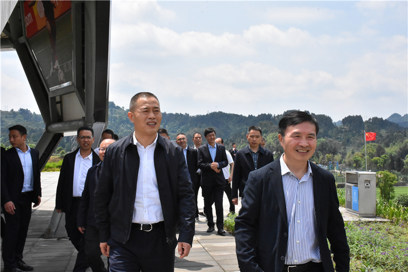 仁寿县委书记王岳一行莅临汇赢调研(图2) 仁寿县委书记王岳一行莅临汇赢调研(图2)