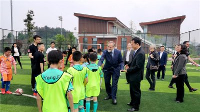 德国驻成都领事馆鲁悟刚一行莅临汇赢连界基地考察交流