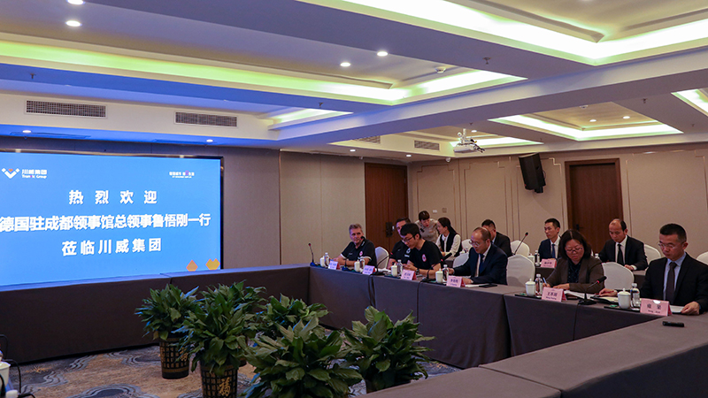 德国驻成都领事馆鲁悟刚一行莅临汇赢连界基地考察交流(图5)