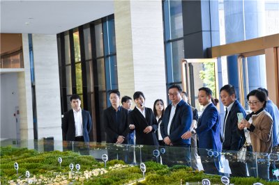 市人大副主任曾廷富一行到汇赢调研