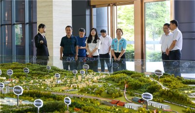 四川钒钛产业技术研究院院长张雪峰一行到汇赢连界基地调研交流