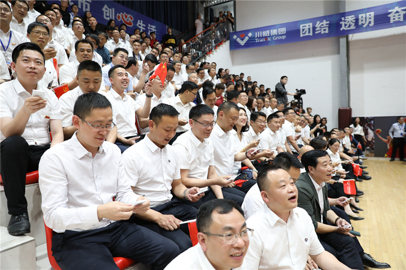 汇赢国际隆重举行庆“5.23”首届啦啦操暨第二届体育联赛活动(图11) 汇赢国际隆重举行庆“5.23”首届啦啦操暨第二届体育联赛活动(图11)