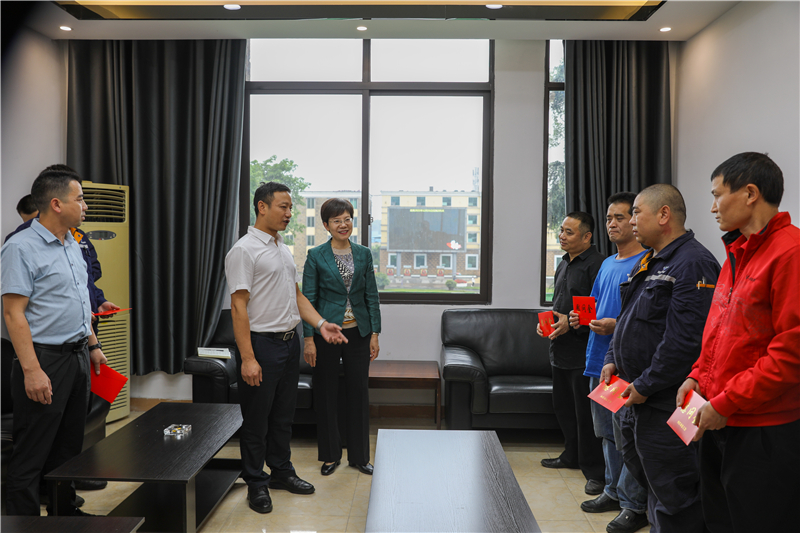 内江市总工会到汇赢开展“工会进万家”调研走访慰问(图2)