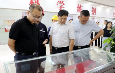 省人社厅李桢一行到汇赢连界基地调研考察
