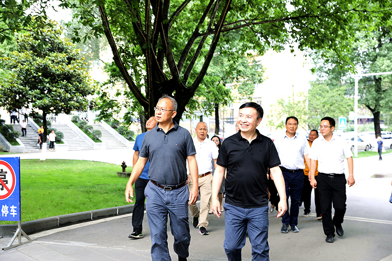 西昌市委副书记曾怀阳一行到汇赢调研(图2) 西昌市委副书记曾怀阳一行到汇赢调研(图2)