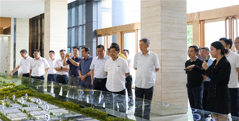 四川省委省政府决策咨询委员会到汇赢国际交流调研(图1) 四川省委省政府决策咨询委员会到汇赢国际交流调研(图1)