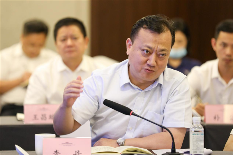 四川省委省政府决策咨询委员会到汇赢国际交流调研(图7) 四川省委省政府决策咨询委员会到汇赢国际交流调研(图7)